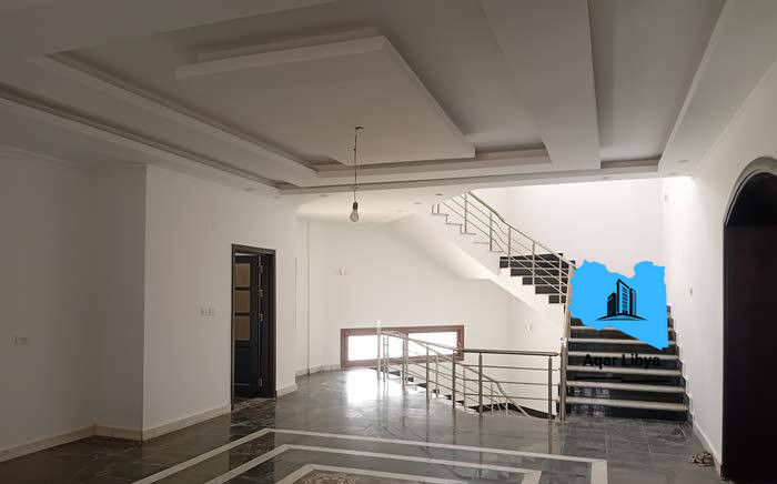 صورة لـ فيلا للبيع ثلاث طوابق ولي العهد