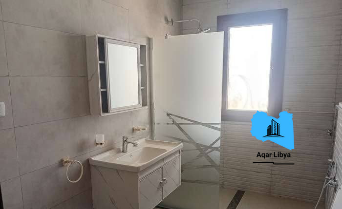 صورة لـ فيلا للبيع ثلاث طوابق ولي العهد