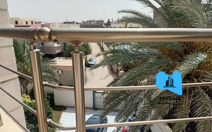 صورة لـ فيلا للبيع ثلاث طوابق ولي العهد